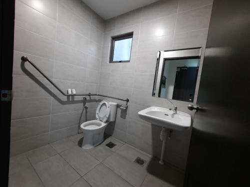 room detail thumbnail 2