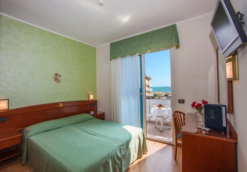 Double or Twin Room with Sea View