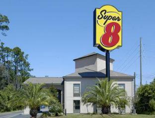 Super 8 By Wyndham Diberville Biloxi Area