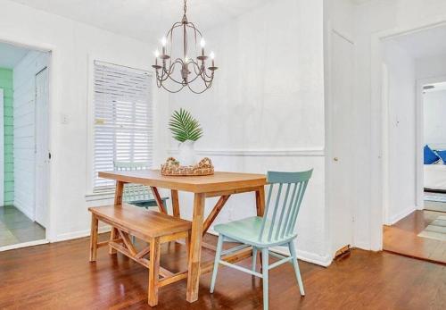 DFWArlington 3 BR next to ATTSix FlagsAirport