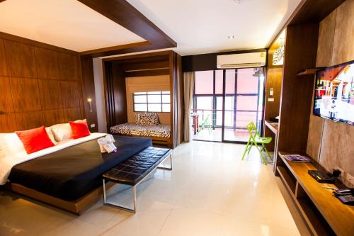 Deluxe Double Room image 2