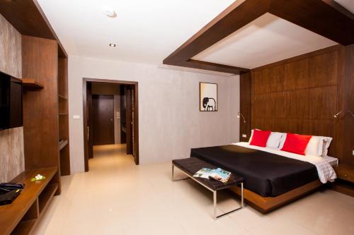 Deluxe Double Room image 3
