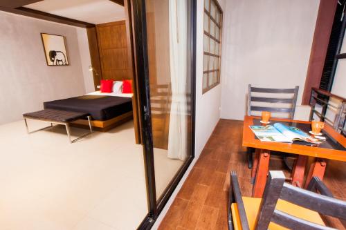 Deluxe Double Room image 5