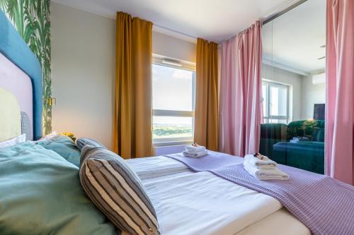 Deluxe Suite with Sea View image 10