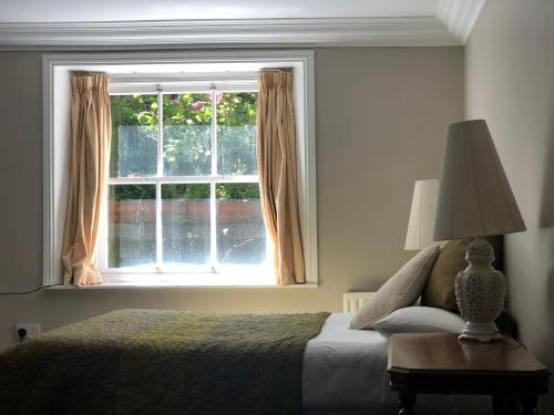 Harveys Guest House - image 2