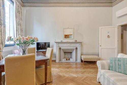Pietre Dure Set in a prime location of Florence, Pietre Dure puts everything the city has to offer just outside your doorstep. Offering a variety of facilities and services, the property provides all you need for