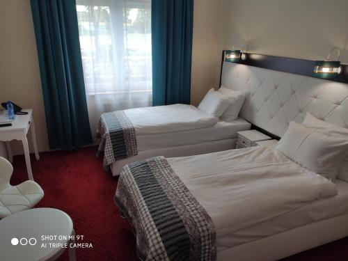 2 twin beds