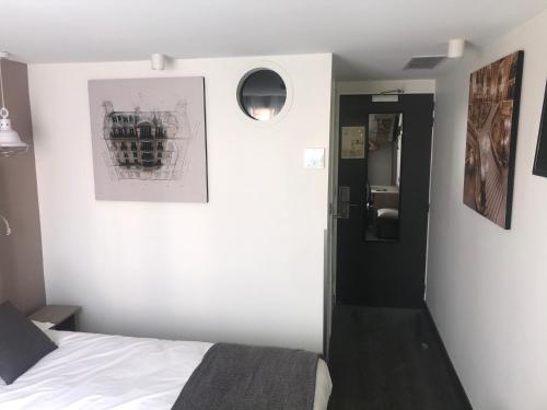 Hotel De Paris Montmartre – Paris, TX