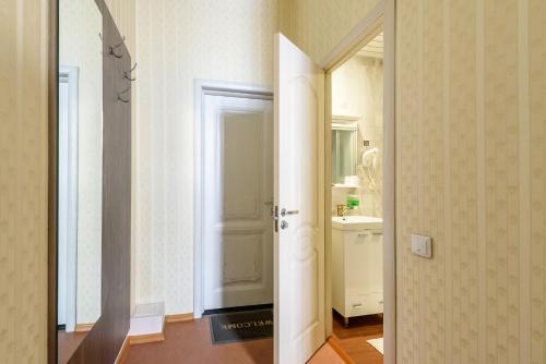 Decart Hotel - image 2