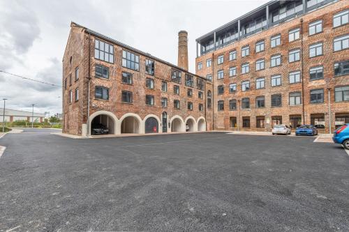 Lovely 2 Bed Apartment in a Converted Mill