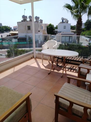 Larnaca, Pervolia 1 bedroom seaside apartment