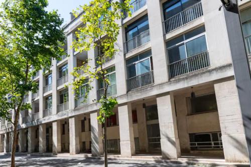 GRAND APPARTEMENT LUMINEUX POUR 2 à 4 PERSONNES A AVIGNON INTRA-MUROS WiFI GRATUIT