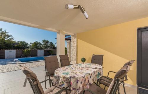 Holiday Home image 10