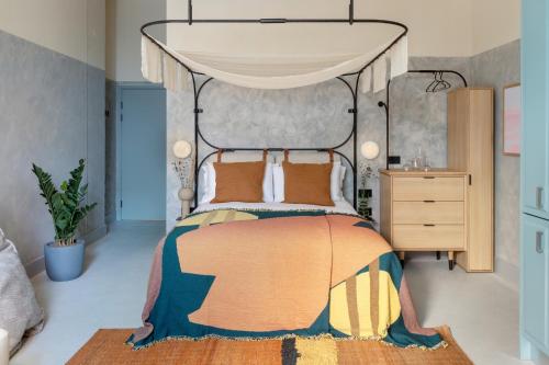 Bermonds Locke - image 2