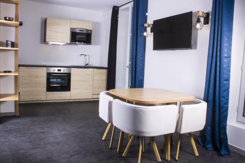 ห้องครัว, Sarlatitude, Studios & Chambres Climatisés (Sarlatitude, Studios & Chambres Climatises) in ซาร์ลา-ลา-กาเนดา