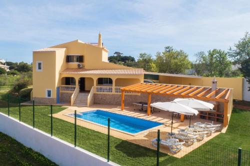 Casa Lombos Nova - wonderful new house with private pool AC and pool table Carvoeiro