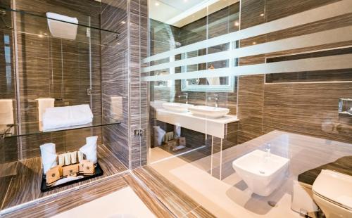 Double room, premium, city view, balcony