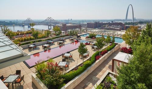 269517082 Four Seasons St. Louis