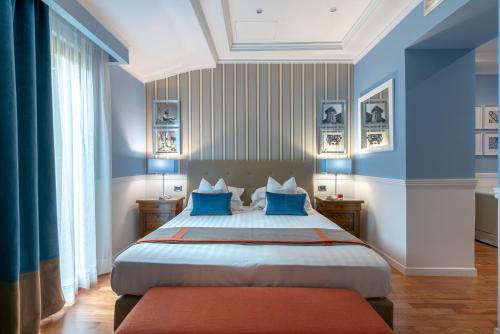 Palazzo Turchini in Molo Beverello