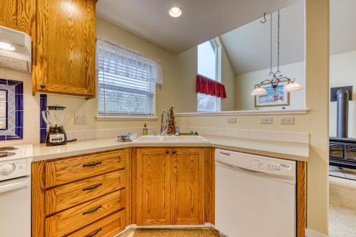 Alder Street Beach Retreat - image 4