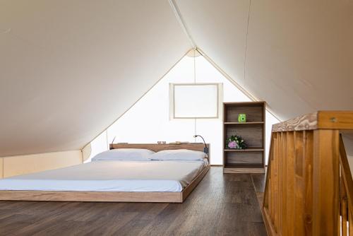 2 queen beds