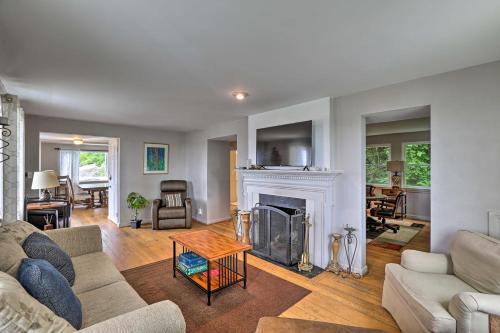 Queen City Home with Ohio River View - 3 Mi to Dtwn! in Cincinnati, USA