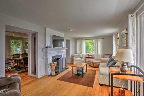 Queen City Home with Ohio River View - 3 Mi to Dtwn! in Cincinnati, USA