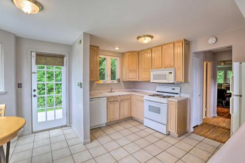 Queen City Home with Ohio River View - 3 Mi to Dtwn! in Cincinnati, USA