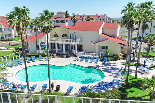 Modern Corpus Beach Condo with Resort Amenities - image 3