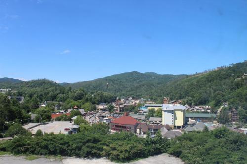 Gatlinburg Chateau Condo 503 - image 17