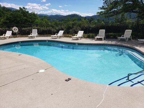 Gatlinburg Chateau Condo 503 - image 19