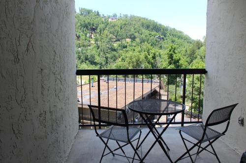 Gatlinburg Chateau 407 - image 7