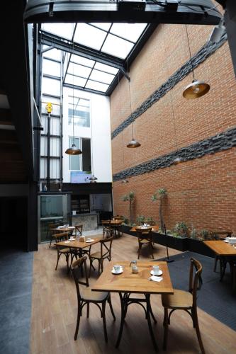 269531635 Hotel Diana