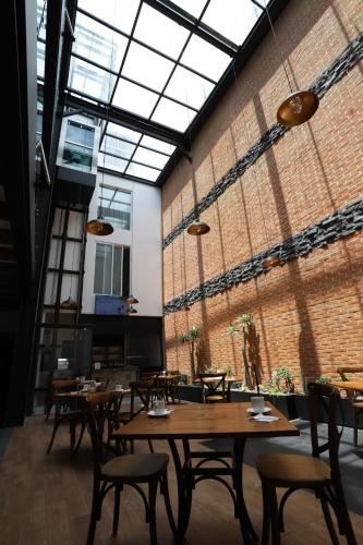 269531657 Hotel Diana