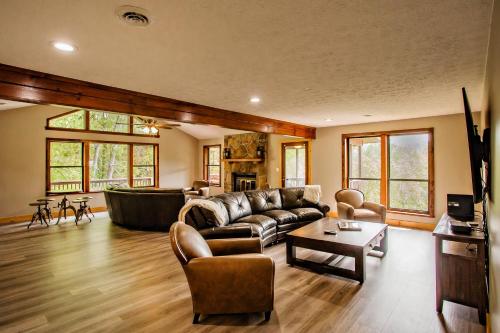 Big Bear Lodge - image 12