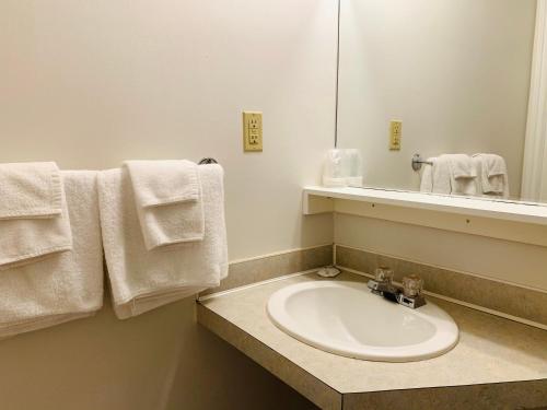 Traveler's Motel Penticton in Penticton, Canada