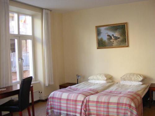 2 twin beds
