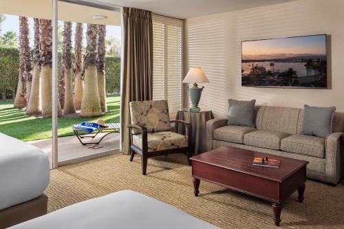2 queen beds, 1 sofa bed