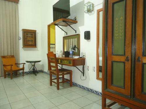 269540897 Hotel Concierge Plaza Colima