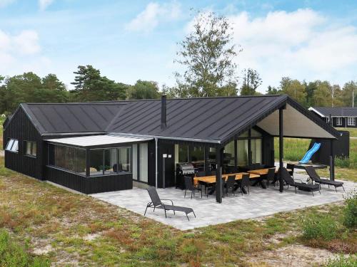 14 person holiday home in L s