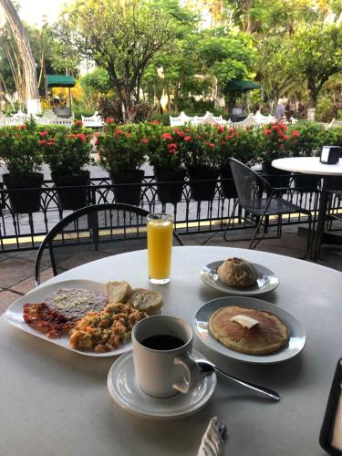269544268 Hotel Concierge Plaza Colima