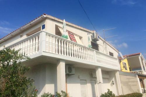 Apartments by the sea Vrsi - Mulo Zadar - 18198