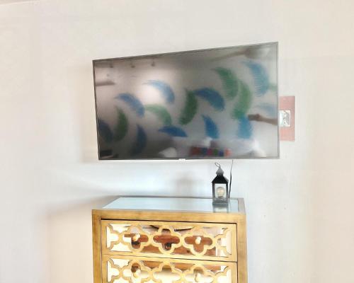 El Sol by the Sea POOLSIDE Cabana Studio Apartment BEACH POOL Parking - image 5