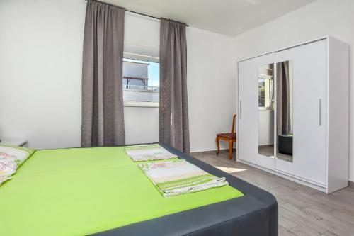 One-Bedroom Apartment with Sea View image 3