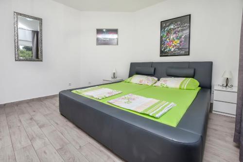 One-Bedroom Apartment with Sea View image 2