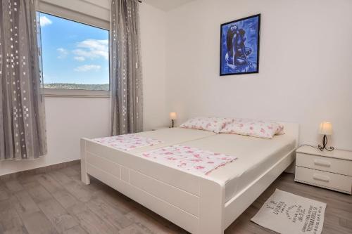 One-Bedroom Apartment with Balcony image 6