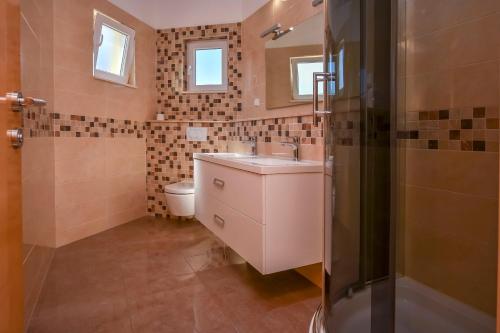 One-Bedroom Apartment with Sea View image 1