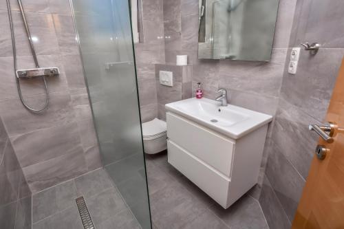 One-Bedroom Apartment with Terrace image 2