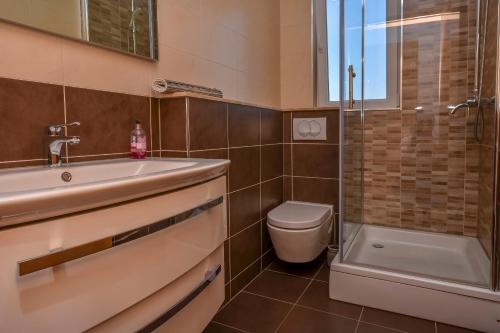 One-Bedroom Apartment with Balcony image 2