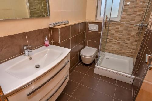 One-Bedroom Apartment with Balcony image 1